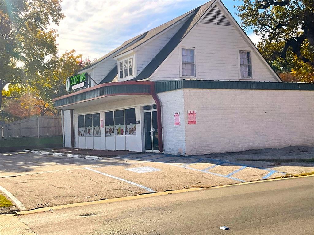 307 North Rockwall Ave  