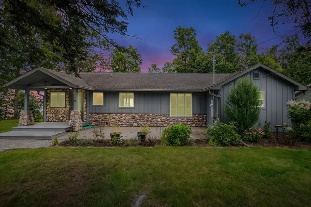 $679,000 | 74520 Lakeshore Drive, Washburn, WI 54891