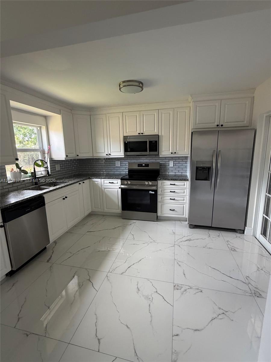 9125 Southwest 16th Road East Boca Raton, FL 33428 - Photo 4 of 31 Gallery Image 4