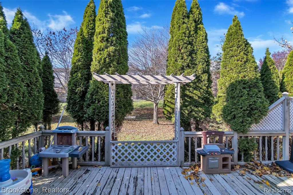 2041 Reagan Drive Rochester Hills, MI 48309 - Photo 23 of 27
