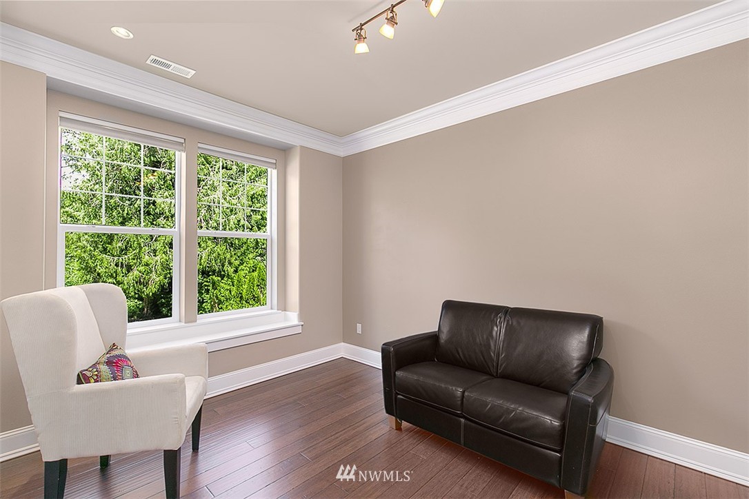5219 Northeast 25th Street Renton, WA 98059 - Photo 8 of 24