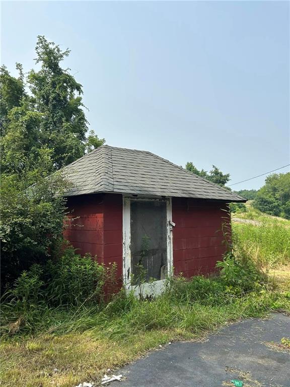 372 Center Gas Road New Salem, PA 15468 - Photo 22 of 33 a brick house with lots of green space