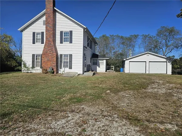 $360,000 | 16003 East Katy Track Road, Nevada, MO 64772