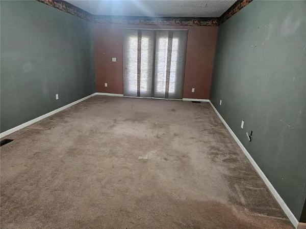 $360,000 | 16003 East Katy Track Road, Nevada, MO 64772