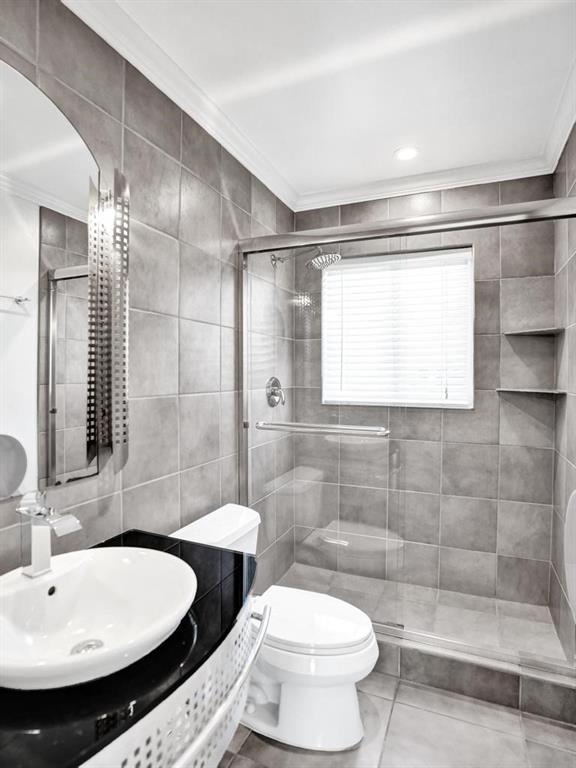 2632 Southeast 10th Court Pompano Beach, FL 33062 - Photo 22 of 49 a bathroom with a sink toilet and shower