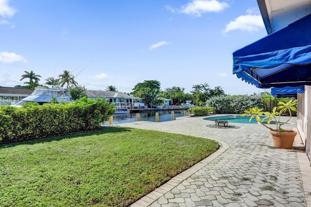 2632 Southeast 10th Court Pompano Beach, FL 33062 - Photo 41 of 49 a view of a backyard with sitting area