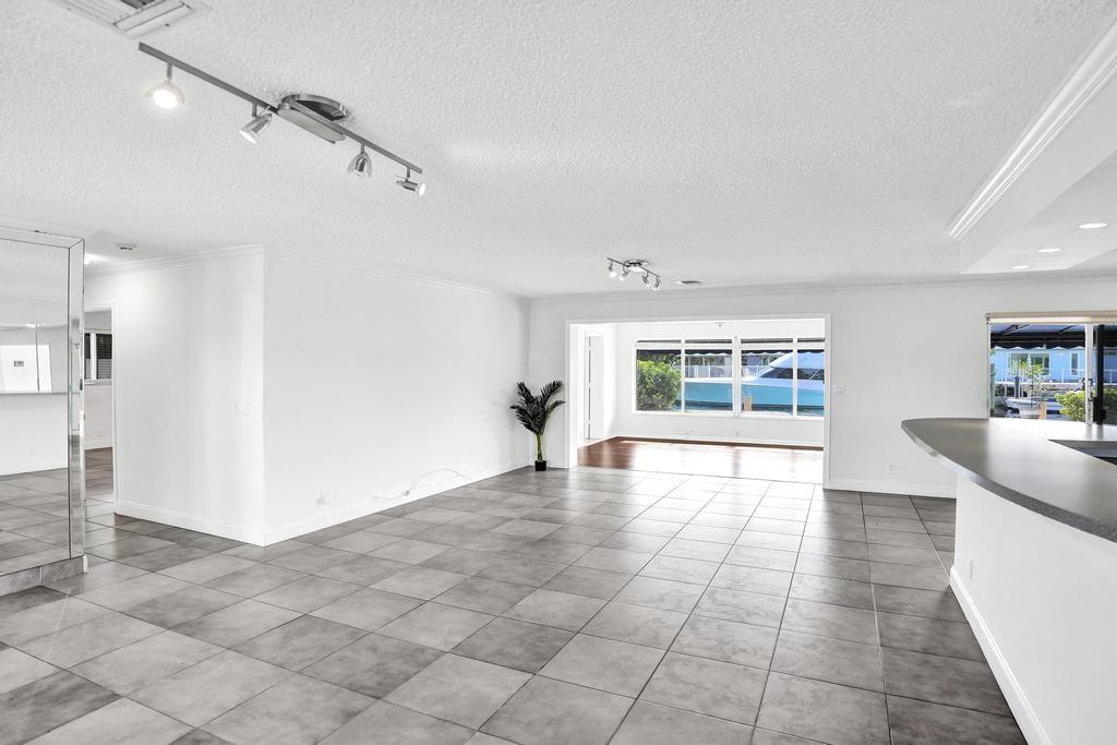 2632 Southeast 10th Court Pompano Beach, FL 33062 - Photo 7 of 49