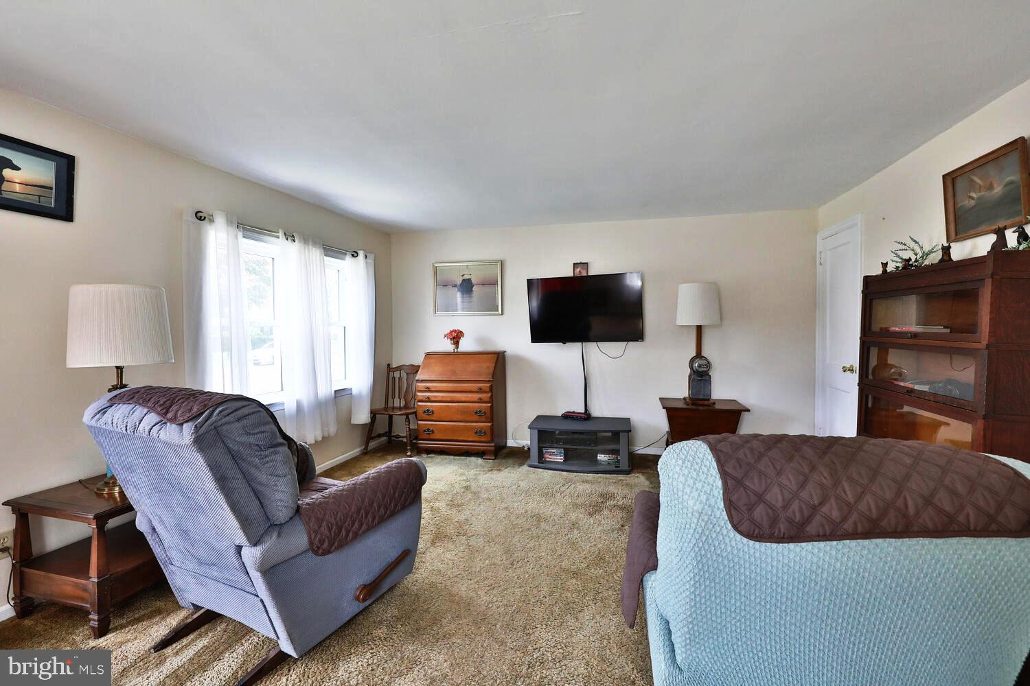 118 Redford Road Oreland, PA 19075 - Photo 4 of 27 Gallery Image 4