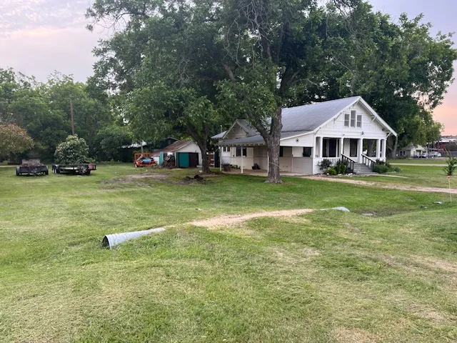 $1,700 | 200 North Walton, Granger, TX 76530