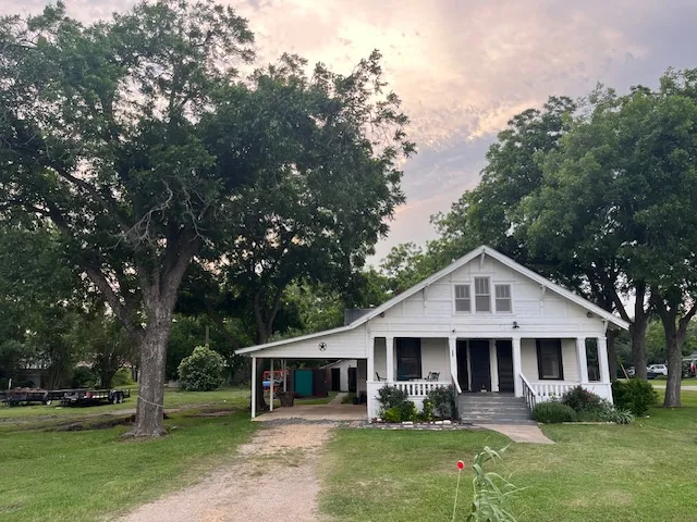 $1,700 | 200 North Walton, Granger, TX 76530