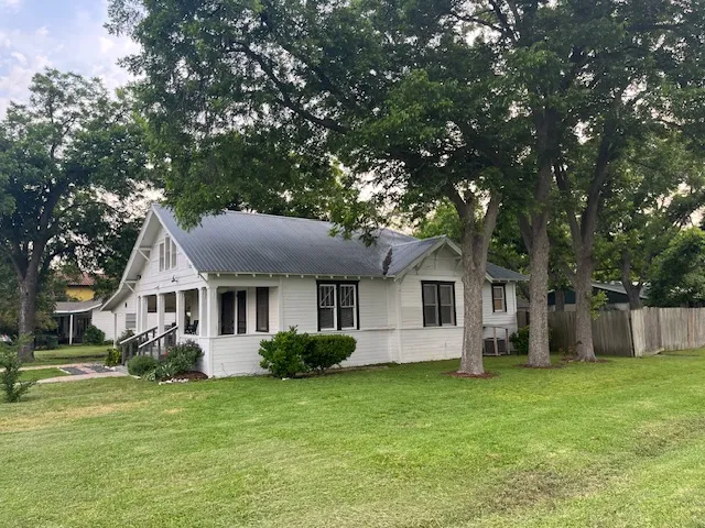 $1,700 | 200 North Walton, Granger, TX 76530
