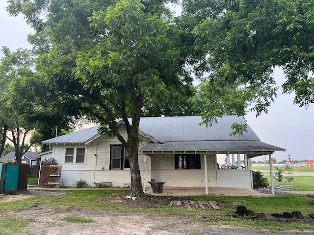 $1,700 | 200 North Walton, Granger, TX 76530