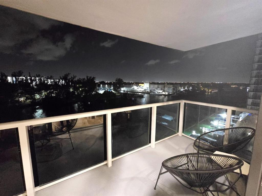 1401 North Riverside Drive, Unit 707 Pompano Beach, FL 33062 - Photo 20 of 32 a locker room