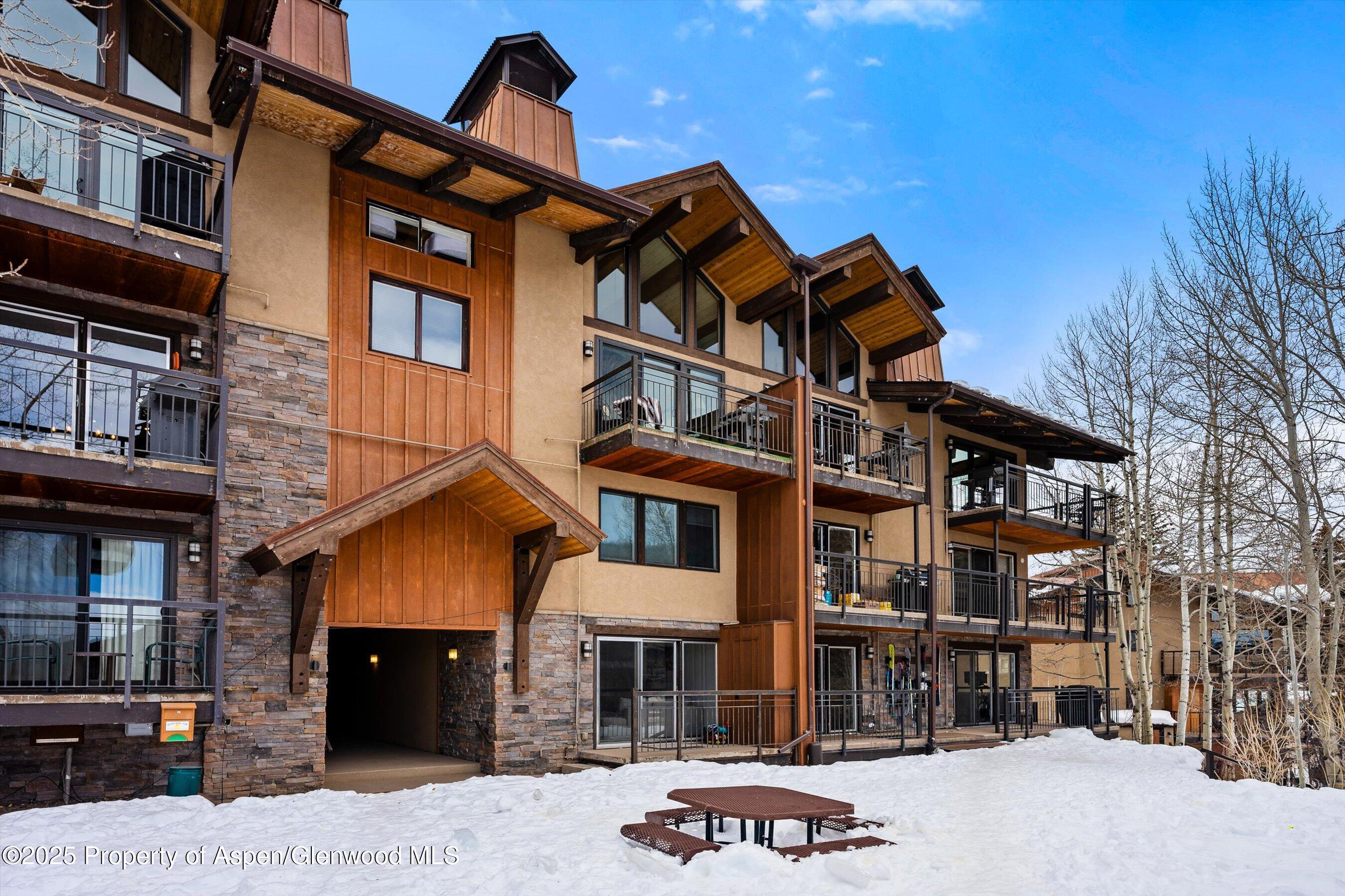 400 Wood Road, Unit 1118 Snowmass Village, CO 81615 - Photo 2 of 31 17-400WoodRd#1118_25030317