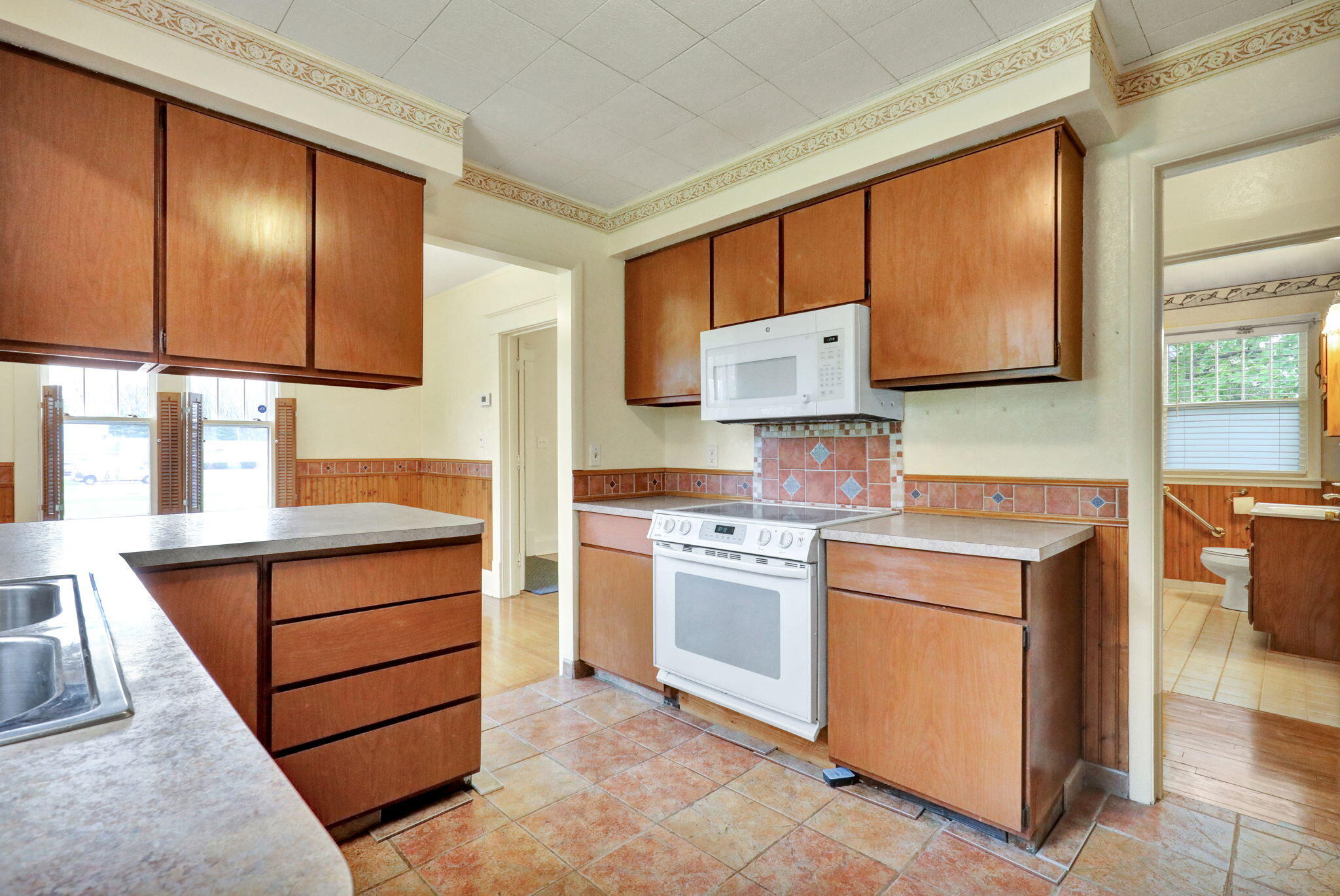 4308 Pleasant Grove Road Lansing, MI 48910 - Photo 5 of 26 10-web-or-mls-Open Ended Media-17