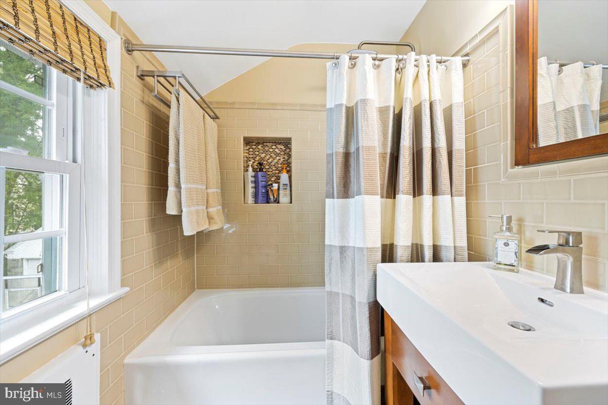 139 Henley Road Wynnewood, PA 19096 - Photo 26 of 46 2nd Floor Hall Bathroom