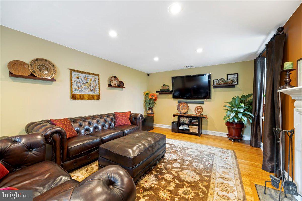 139 Henley Road Wynnewood, PA 19096 - Photo 8 of 46 Living Room