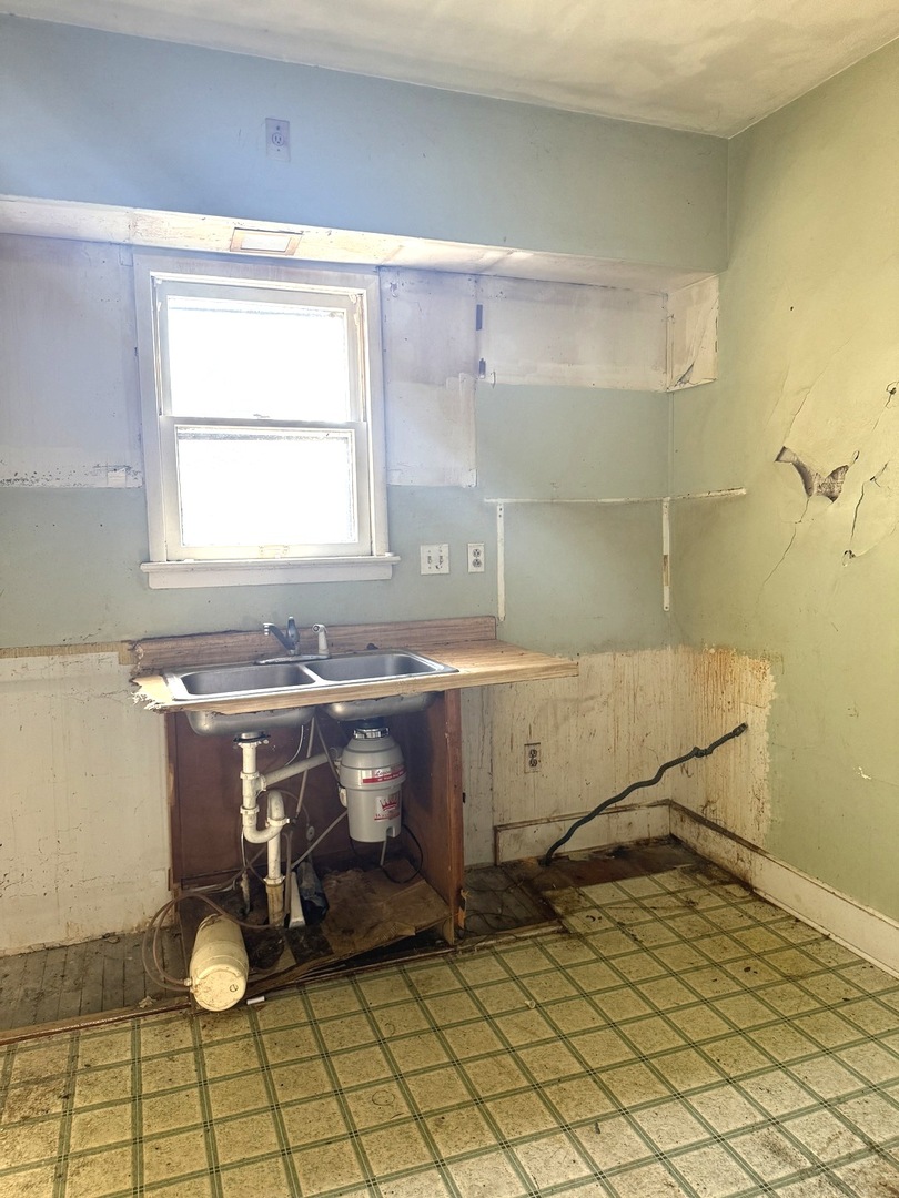 574 Herman Street Crete, IL 60417 - Photo 8 of 18