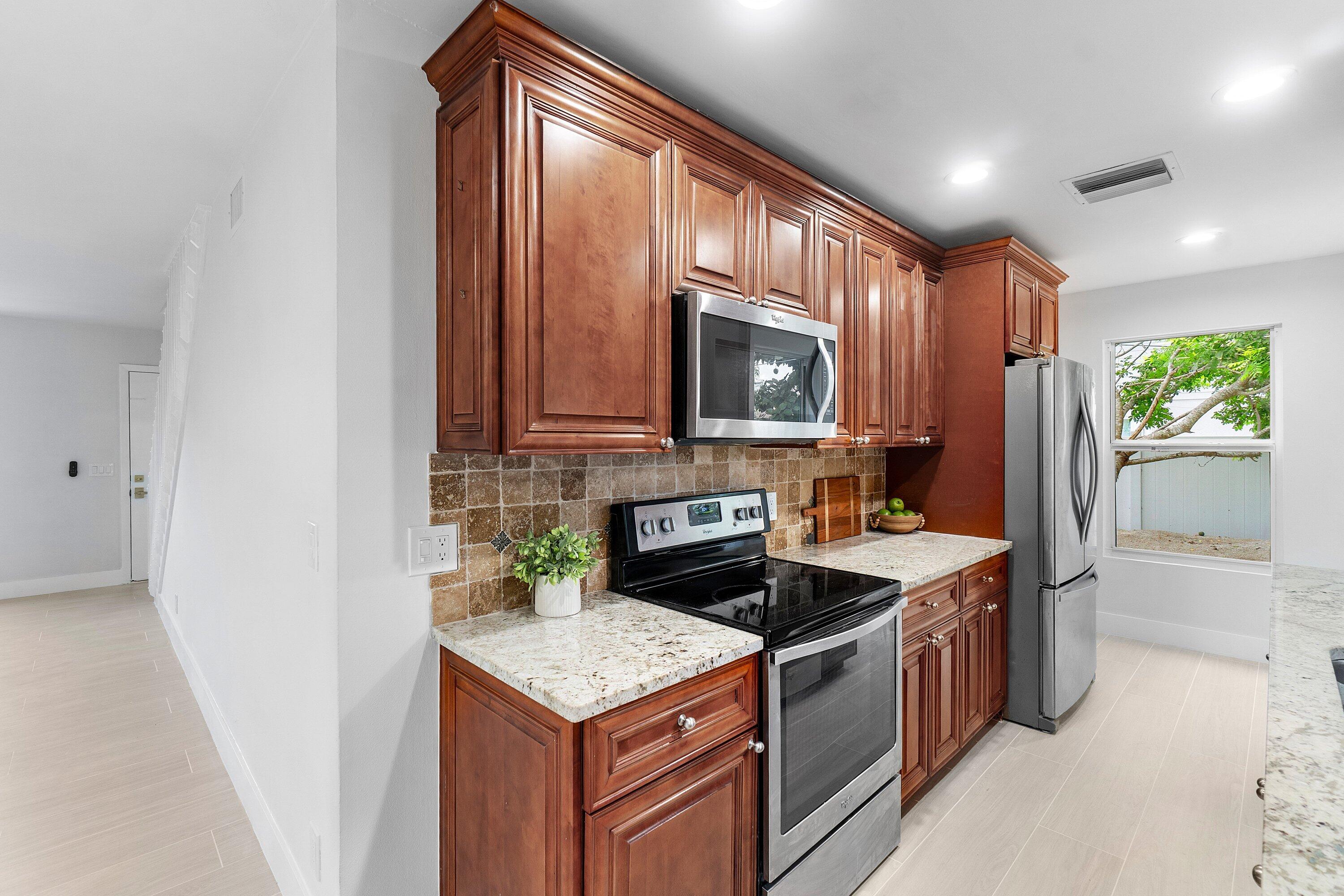5119 Oak Hill Road Delray Beach, FL 33484 - Photo 12 of 44 012-5119OakHillRoad-DelrayBeach-FL-33484