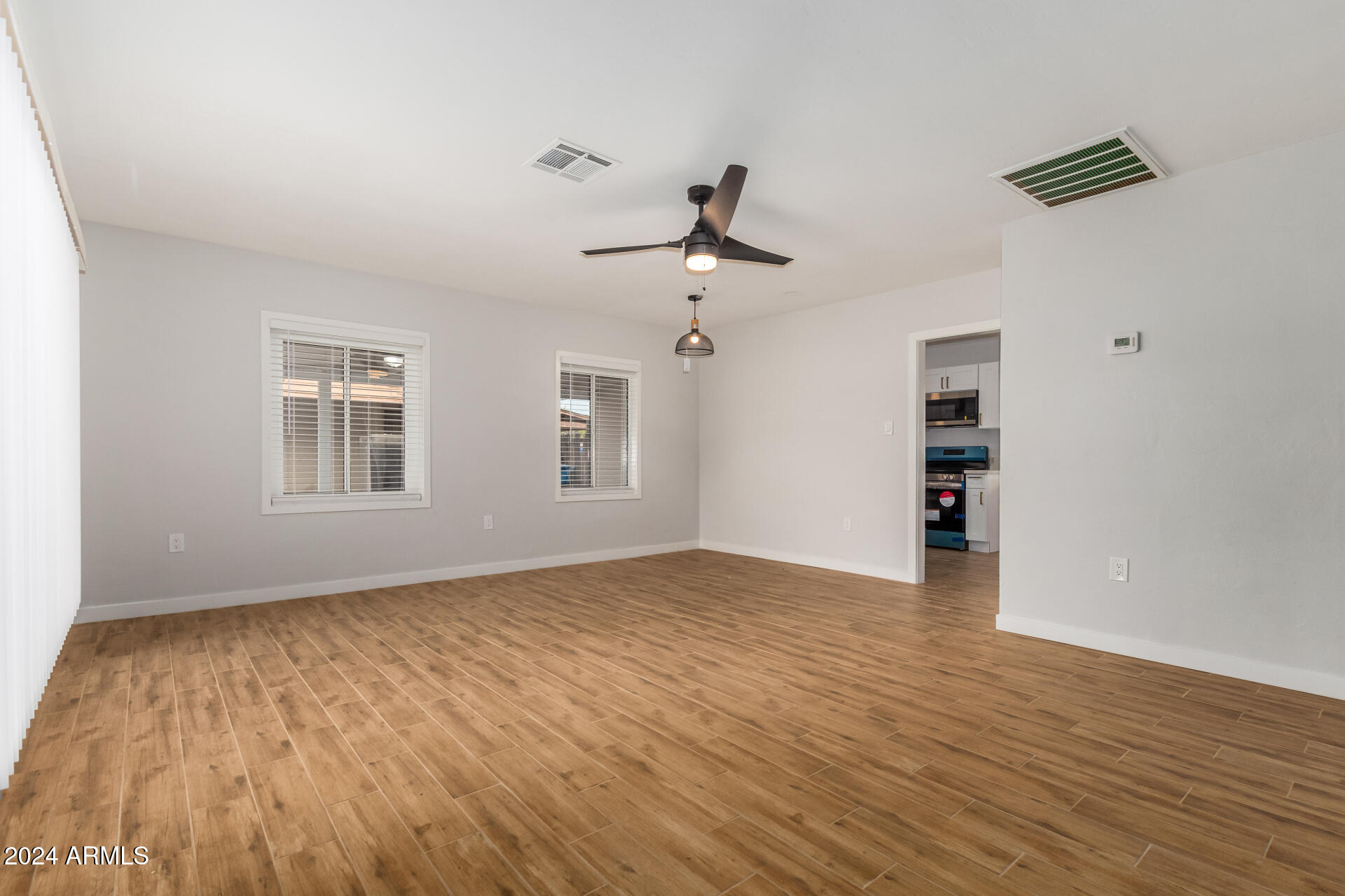 1825 West Roma Avenue Phoenix, AZ 85015 - Photo 5 of 36 10 - Roma