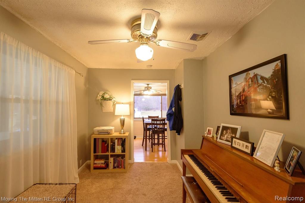 45781 Harris Road Belleville, MI 48111 - Photo 6 of 39