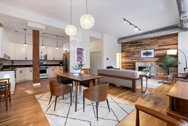 $650,000 | 1137 North Wood Street, Unit 1F, Chicago, IL 60622