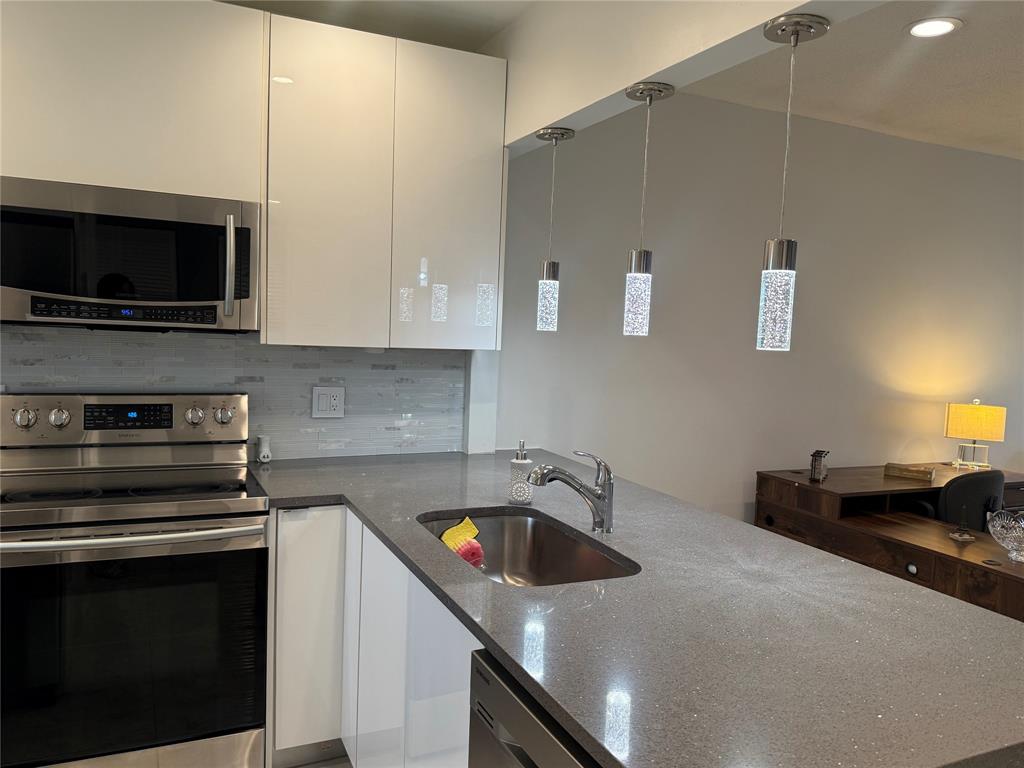 5601 Northwest 2nd Avenue, Unit 3190 Boca Raton, FL 33487 - Photo 3 of 16 a kitchen with a sink and a stove top oven