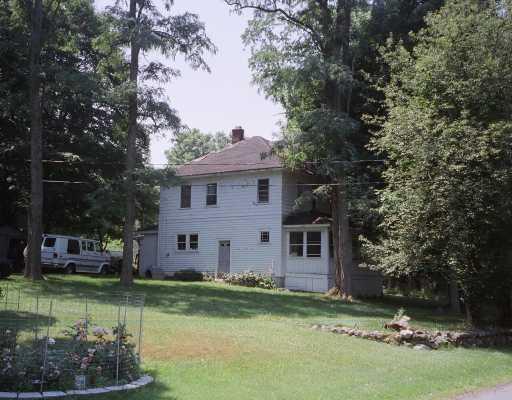 36 Taylor Road Warwick, NY 10990 - Photo 5 of 8 a view of a house with backyard and sitting area