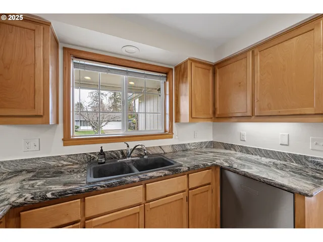 $394,999 | 662 South 44th Street, Springfield, OR 97478