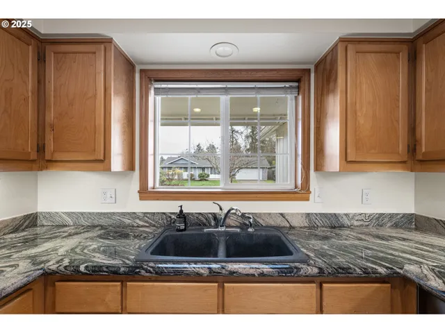 $394,999 | 662 South 44th Street, Springfield, OR 97478