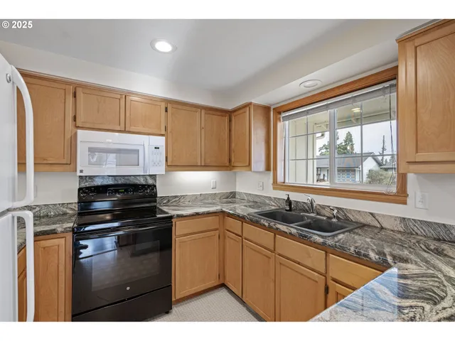 $394,999 | 662 South 44th Street, Springfield, OR 97478