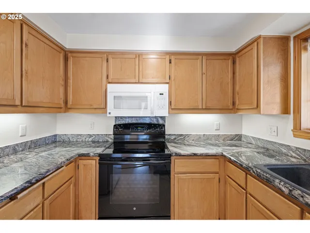 $394,999 | 662 South 44th Street, Springfield, OR 97478