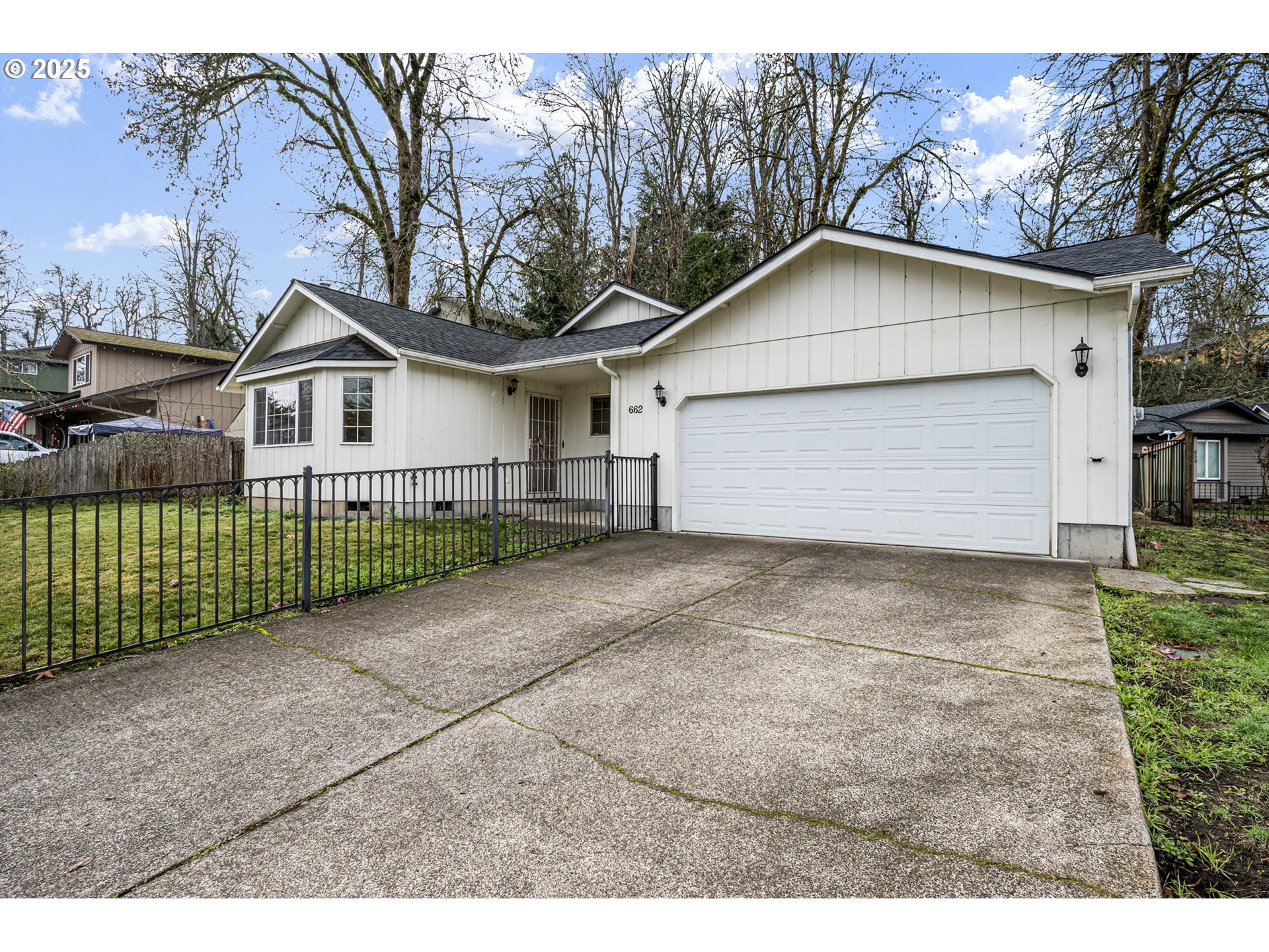 662 South 44th Street Springfield, OR 97478 - Photo 2 of 37