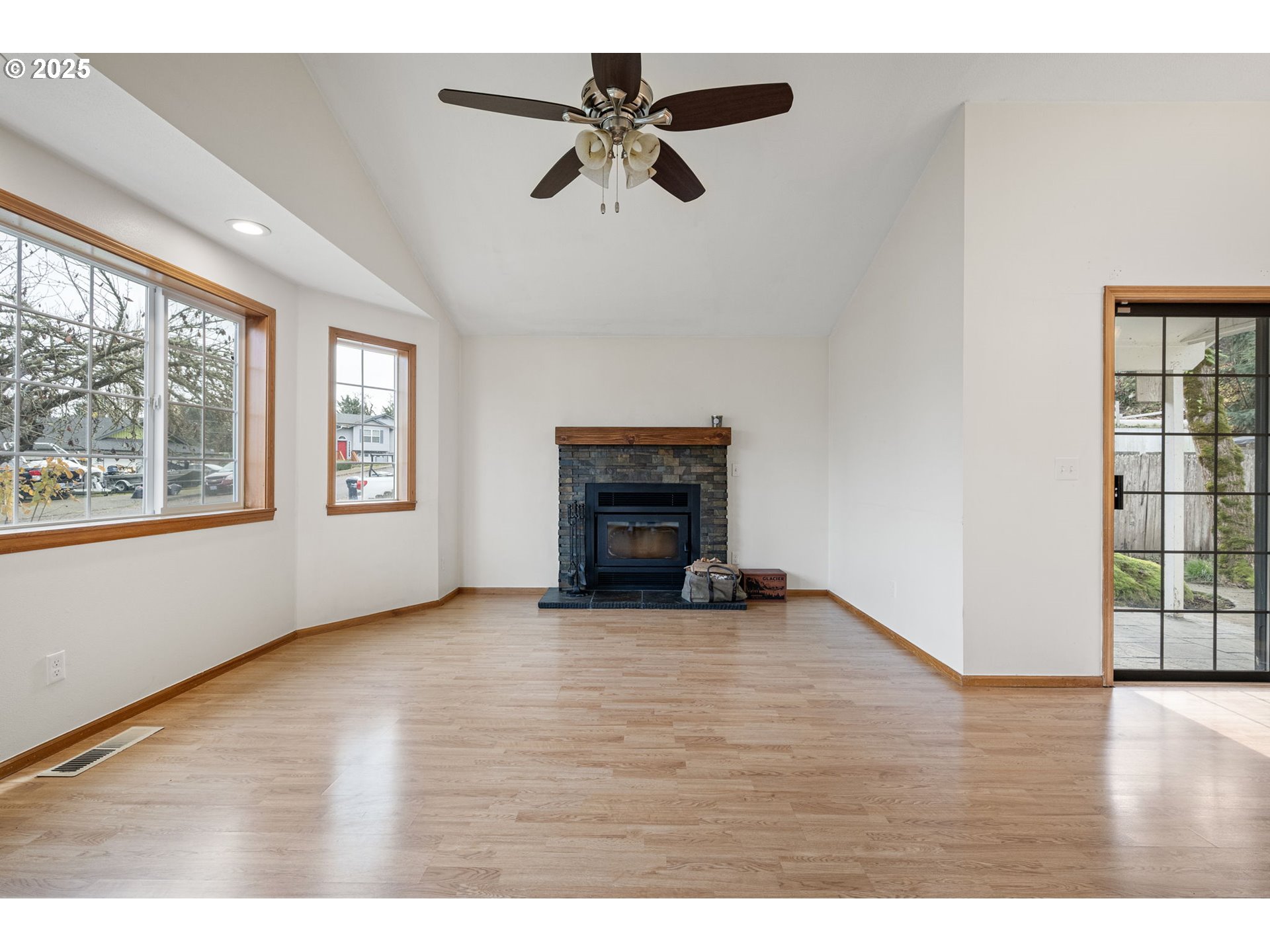 662 South 44th Street Springfield, OR 97478 - Photo 7 of 37