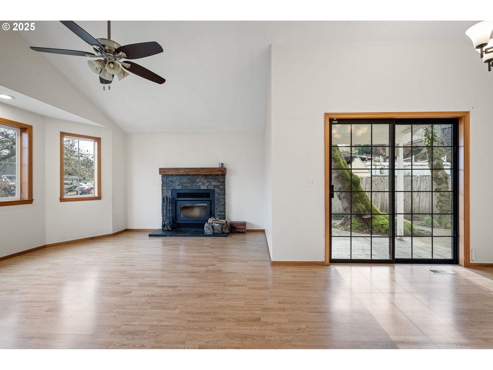 662 South 44th Street Springfield, OR 97478 - Photo 8 of 37