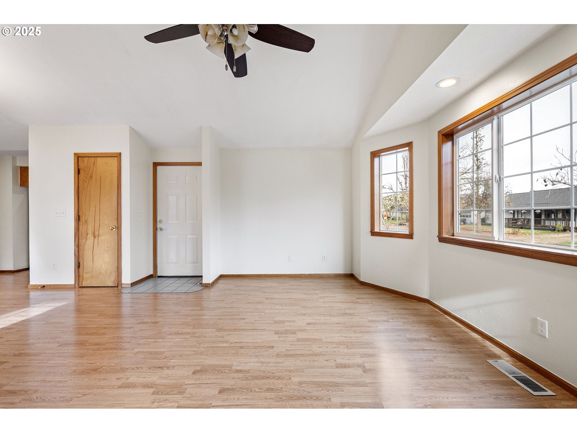 662 South 44th Street Springfield, OR 97478 - Photo 9 of 37