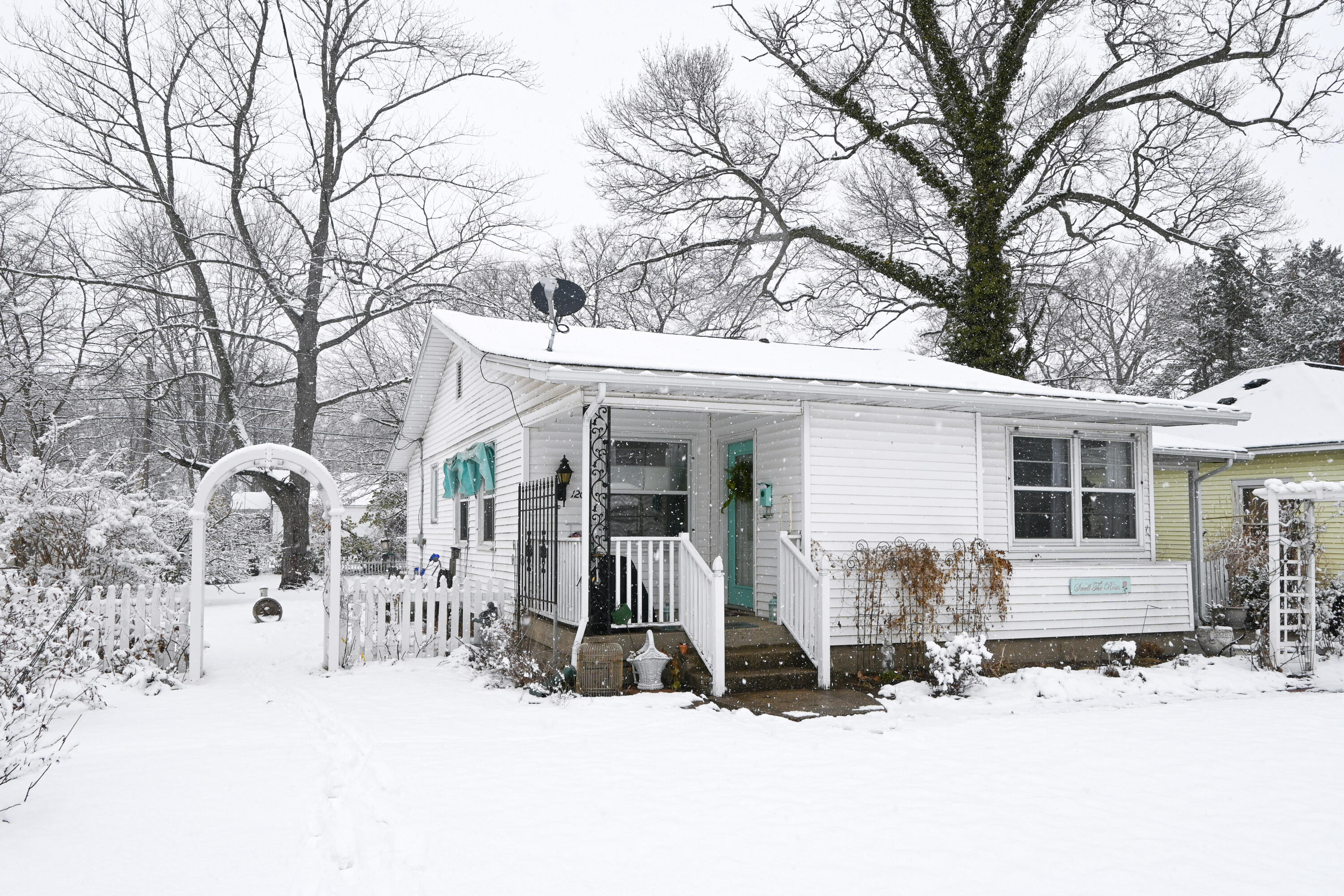 1206 Ruddiman Drive Muskegon, MI 49445 - Photo 1 of 33 Exterior
