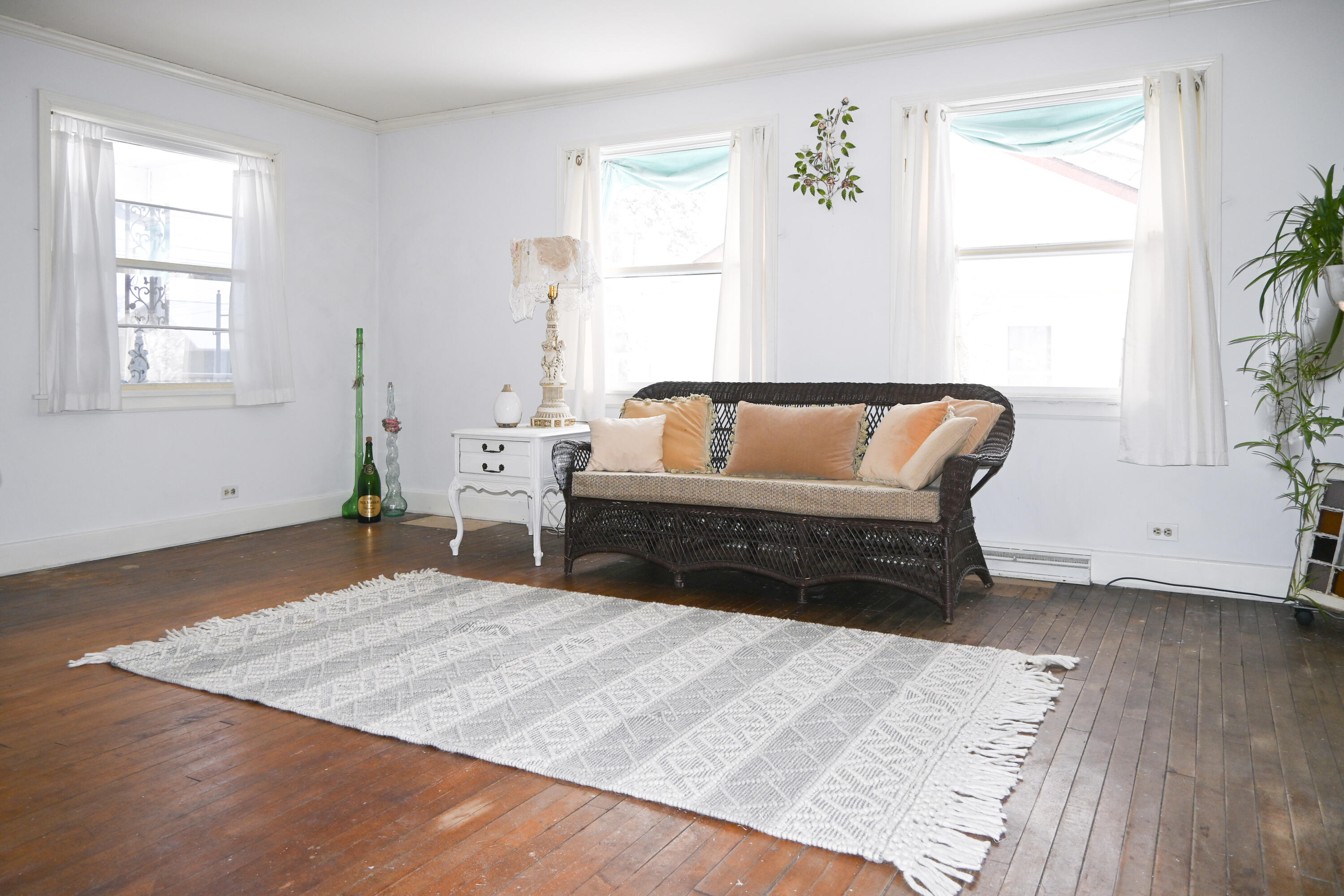 1206 Ruddiman Drive Muskegon, MI 49445 - Photo 17 of 33 Living Room