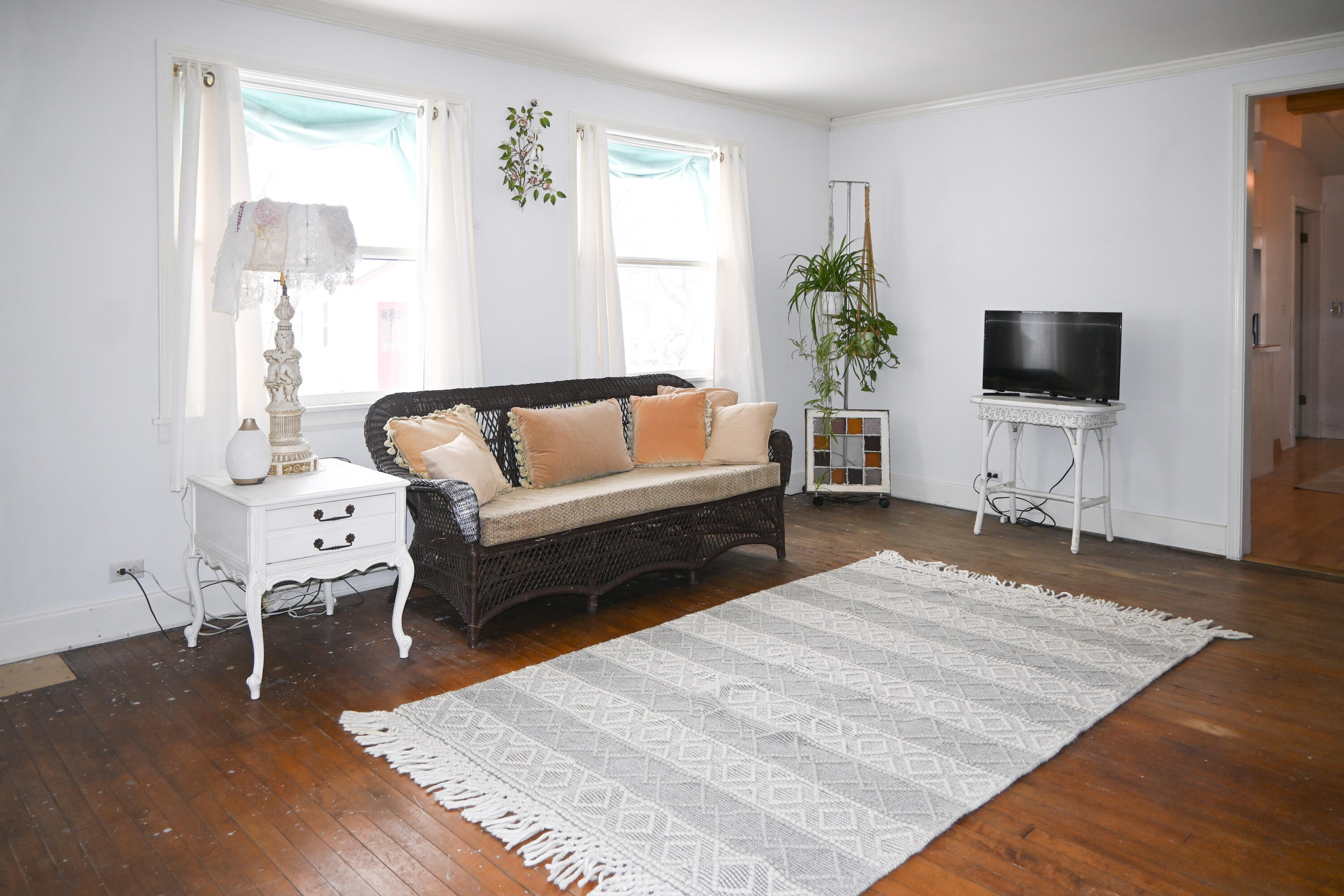 1206 Ruddiman Drive Muskegon, MI 49445 - Photo 19 of 33 Living Room