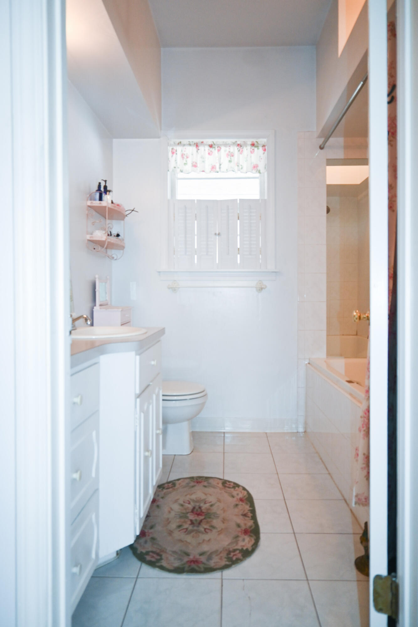 1206 Ruddiman Drive Muskegon, MI 49445 - Photo 25 of 33 Main Bathroom