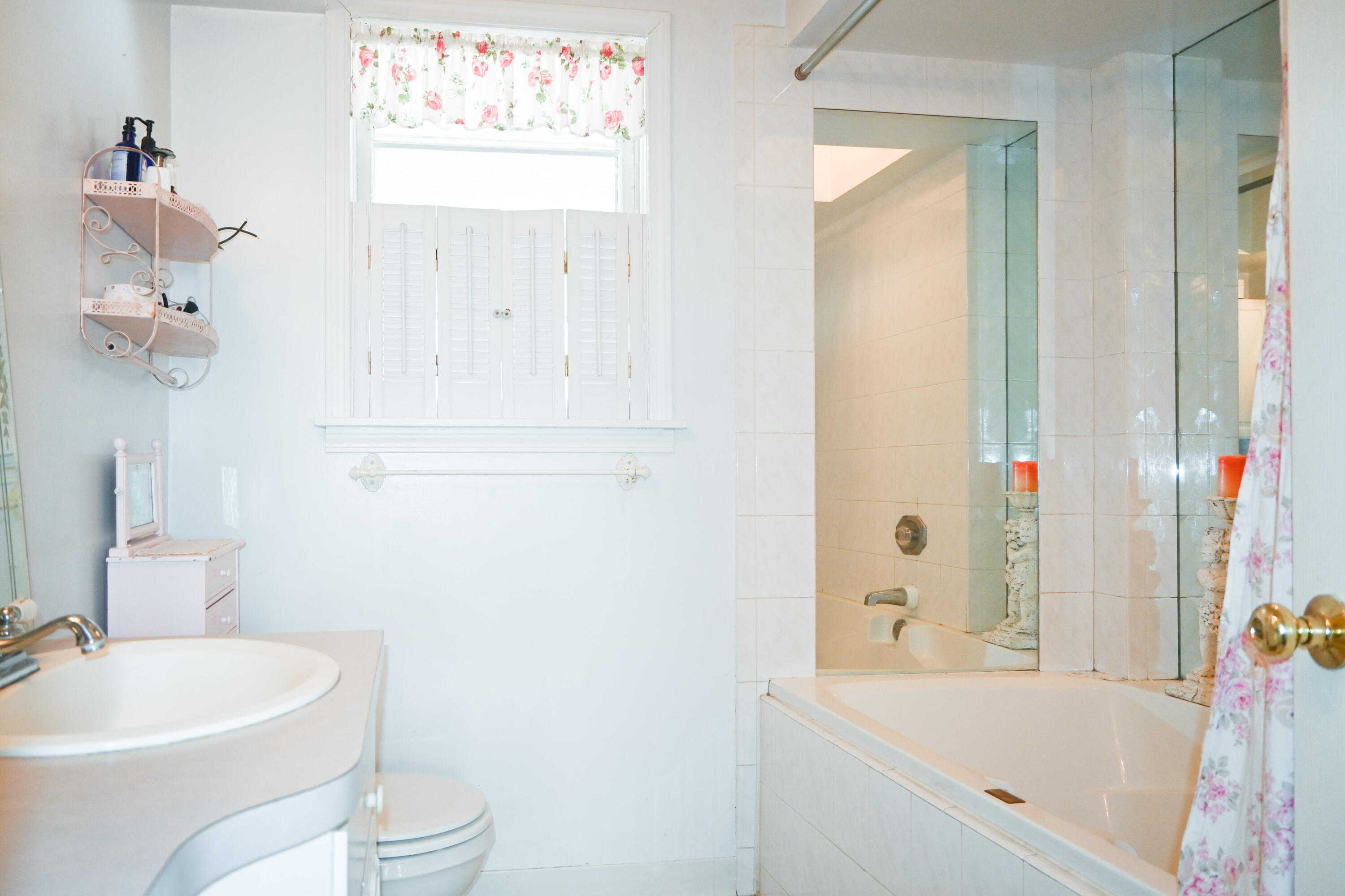 1206 Ruddiman Drive Muskegon, MI 49445 - Photo 27 of 33 Main Bathroom