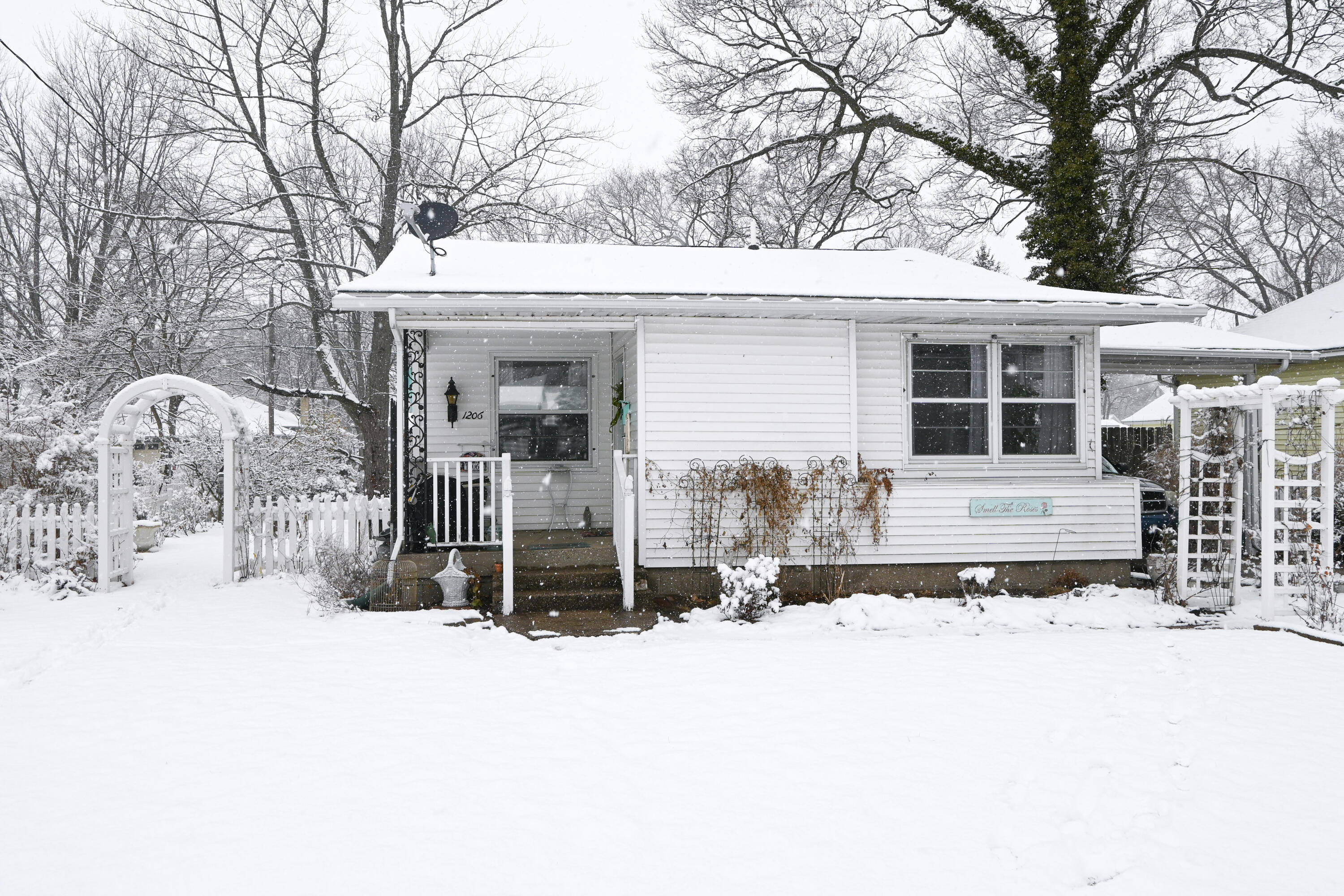 1206 Ruddiman Drive Muskegon, MI 49445 - Photo 3 of 33 Exterior