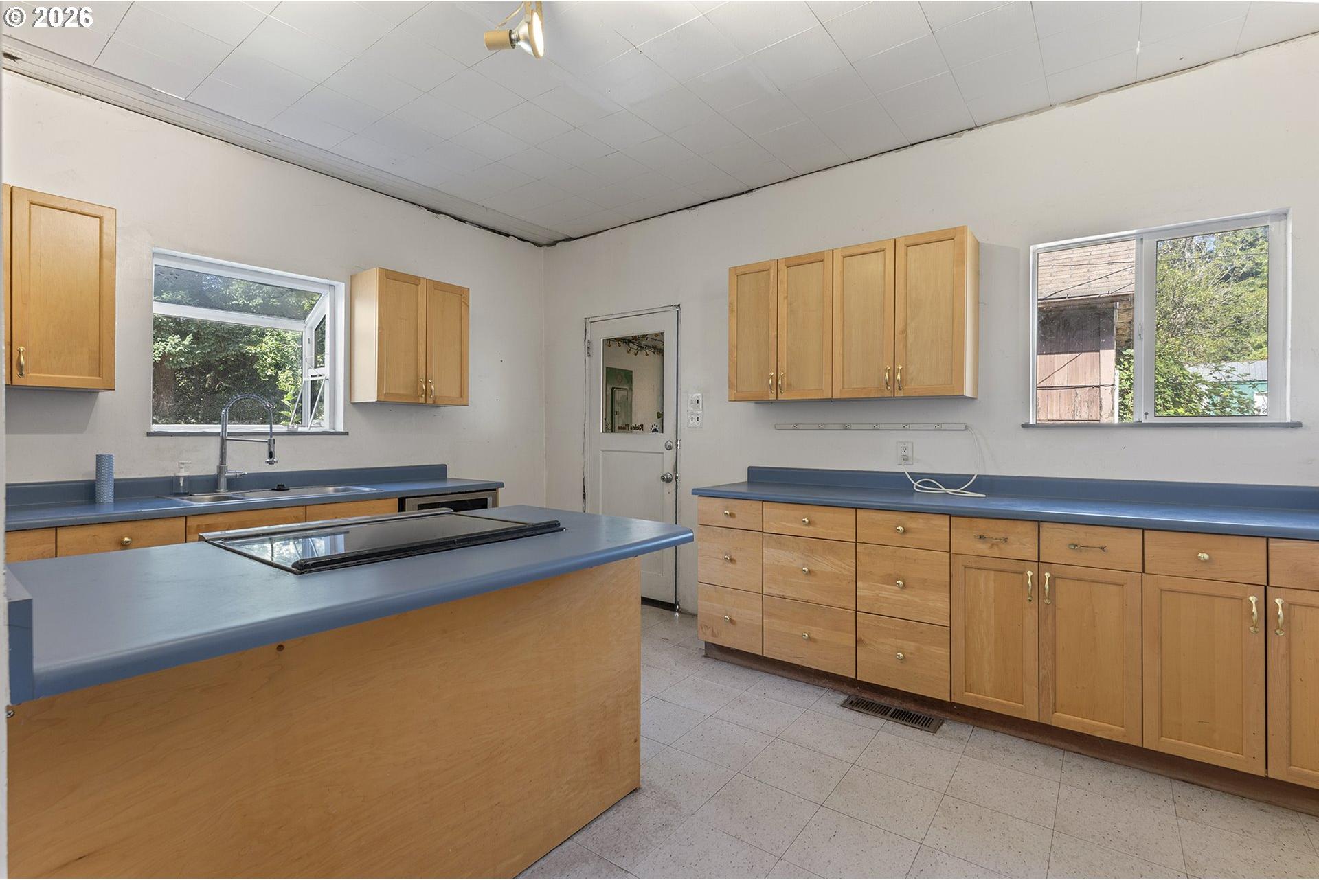 12295 Southwest Boones Ferry Road Portland, OR 97219 - Photo 18 of 26 Gallery Image 18