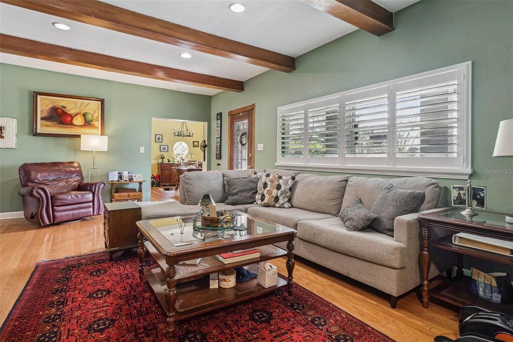 2603 North Ridgewood Avenue Tampa, FL 33602 - Photo 11 of 44 a living room with furniture and a large window