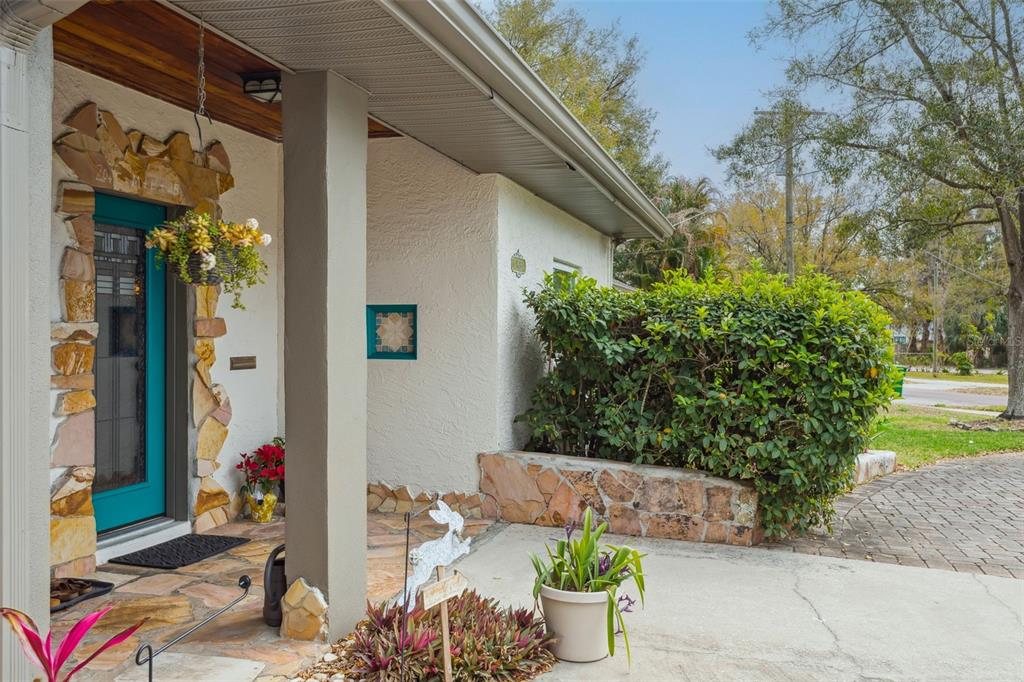2603 North Ridgewood Avenue Tampa, FL 33602 - Photo 2 of 44 a view of a potted plants on a sidewalk