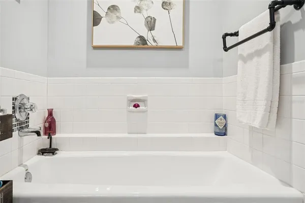 $5,200 | 2603 North Ridgewood Avenue, Tampa, FL 33602