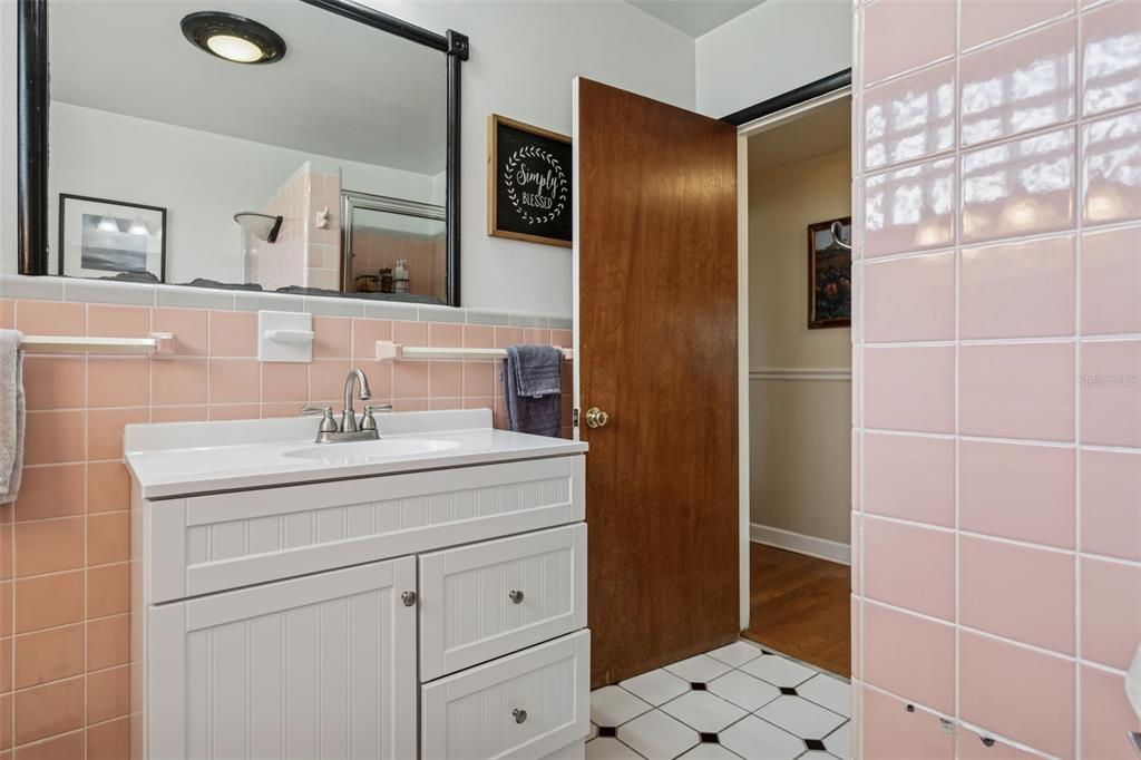 2603 North Ridgewood Avenue Tampa, FL 33602 - Photo 26 of 44 a bathroom with a shower sink and mirror