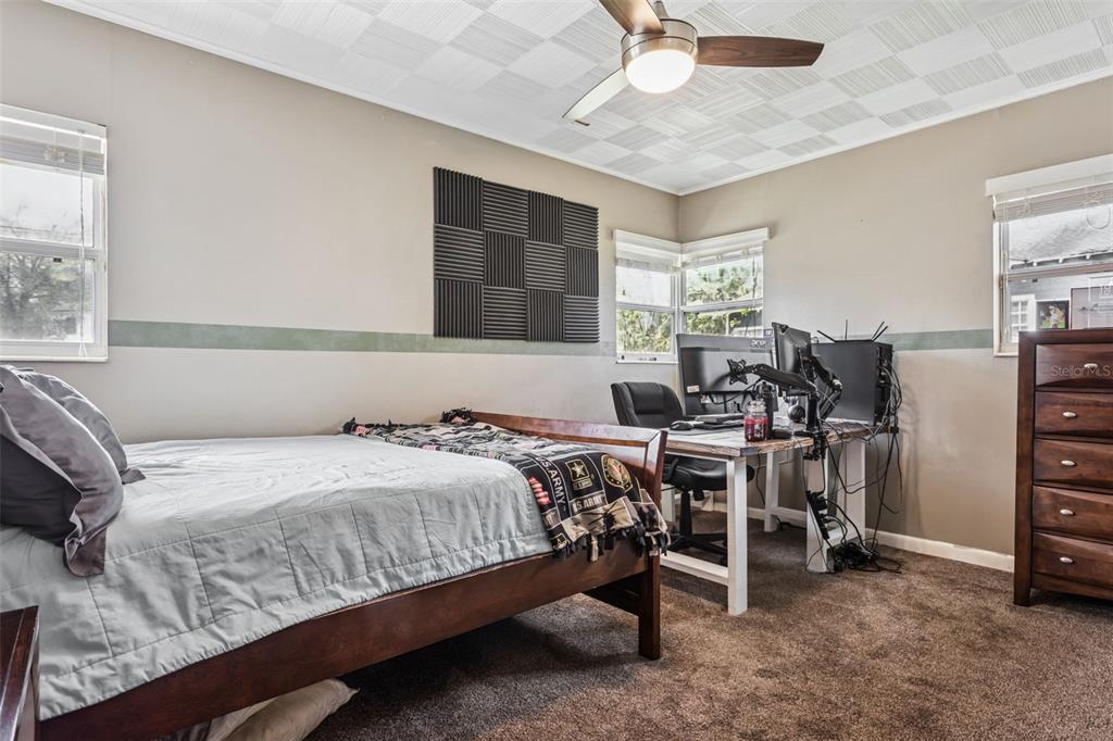 2603 North Ridgewood Avenue Tampa, FL 33602 - Photo 27 of 44 a bed room with a bed and a chair