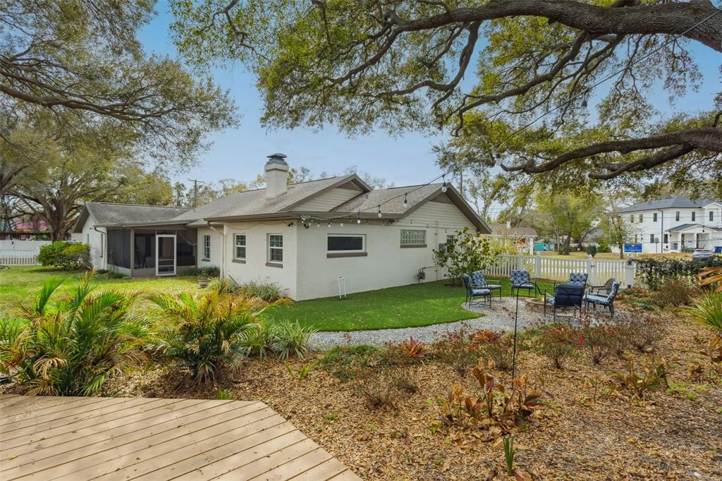 2603 North Ridgewood Avenue Tampa, FL 33602 - Photo 3 of 44 a front view of a house with garden