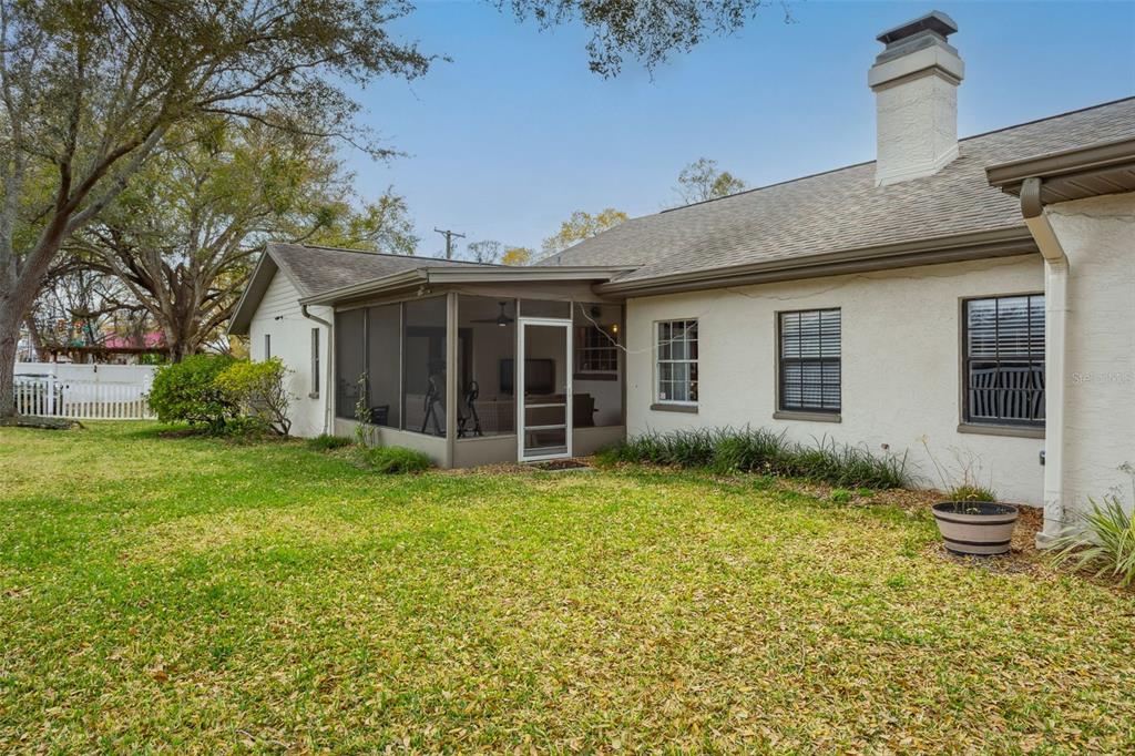 2603 North Ridgewood Avenue Tampa, FL 33602 - Photo 33 of 44 a house view with a garden space